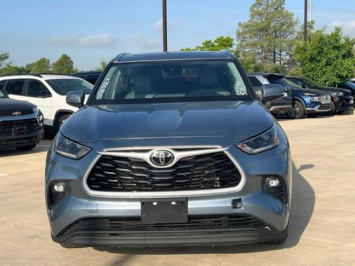 Moon Dust 2021 Toyota Highlander XLE