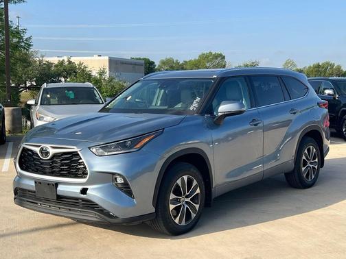 Moon Dust 2021 Toyota Highlander XLE