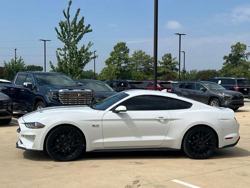 Oxford White 2022 Ford Mustang GT Premium