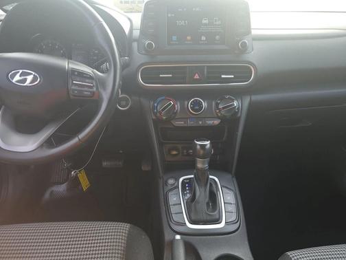 2020 Hyundai KONA SEL Plus