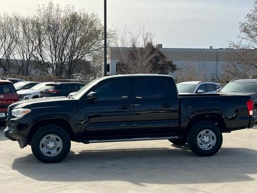 2017 Toyota Tacoma SR