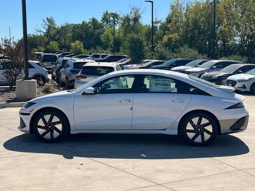 2025 Hyundai IONIQ 6 SE