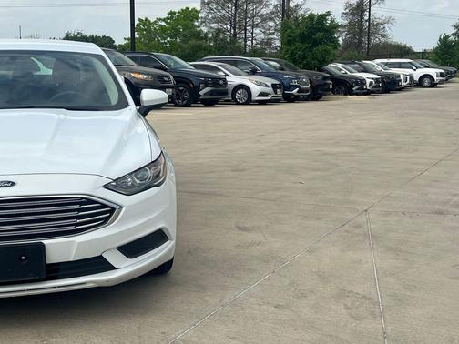 Oxford White 2017 Ford Fusion SE