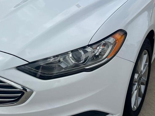 Oxford White 2017 Ford Fusion SE