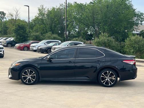 Midnight Black 2019 Toyota Camry SE