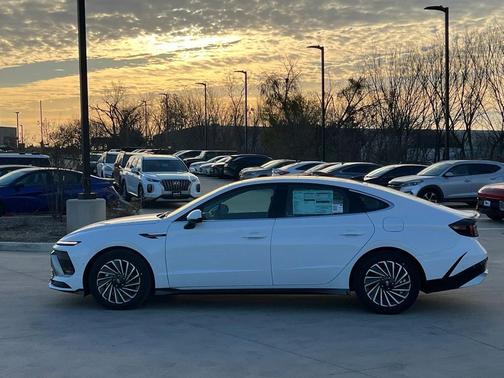 2026 Hyundai SONATA Hybrid Limited