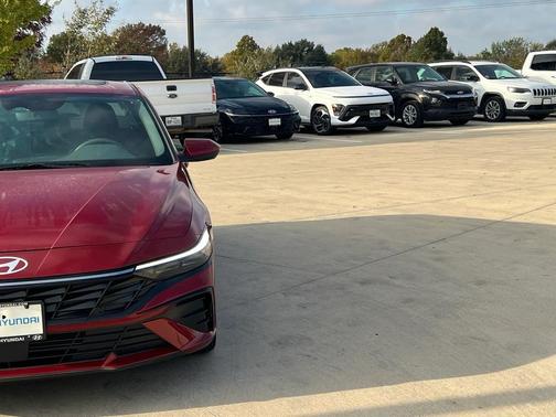 2025 Hyundai ELANTRA SEL