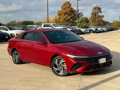 2025 Hyundai ELANTRA SEL