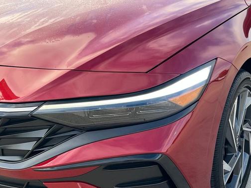 2025 Hyundai ELANTRA SEL