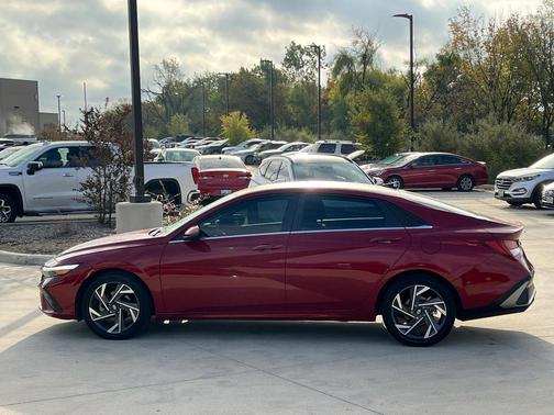 2025 Hyundai ELANTRA SEL