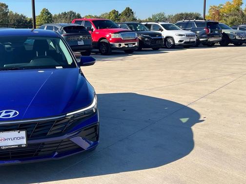 2026 Hyundai ELANTRA SE