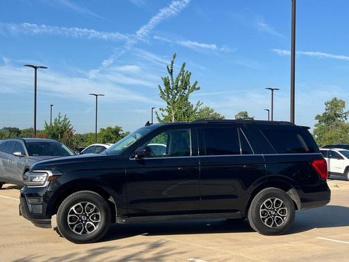 Agate Black 2024 Ford Expedition XLT