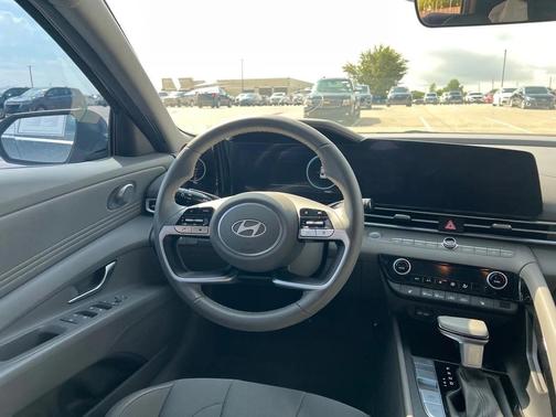 2025 Hyundai ELANTRA SEL