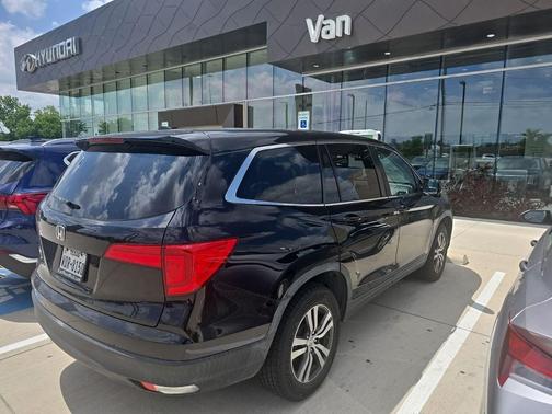 Black Forest Pearl 2018 Honda Pilot EX-L