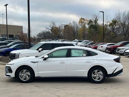2026 Hyundai SONATA SE
