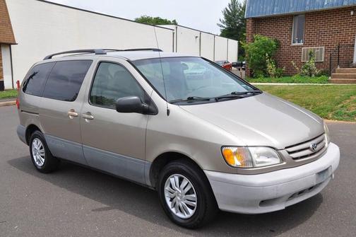 Desert Sand Mica 2002 Toyota Sienna LE