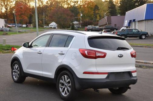 Clear White 2015 Kia Sportage LX