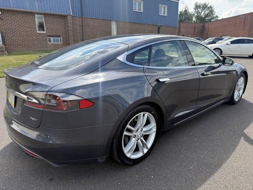 2015 Tesla Model S 85D