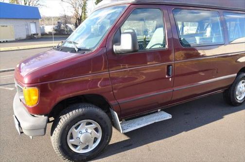 2005 Ford E350 Super Duty XL Wagon