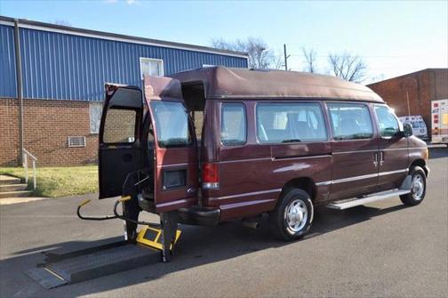 2005 Ford E350 Super Duty XL Wagon