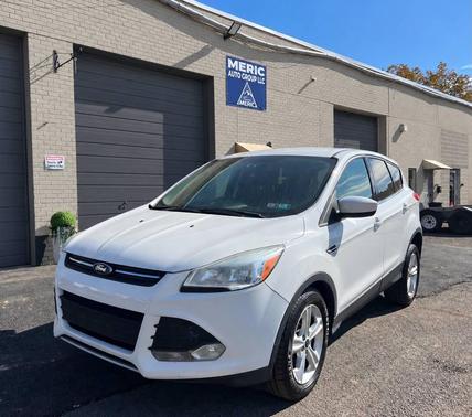 White Platinum Metallic Tri-Coat 2014 Ford Escape SE