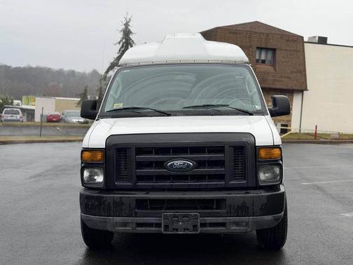 2010 Ford E350 Super Duty XLT