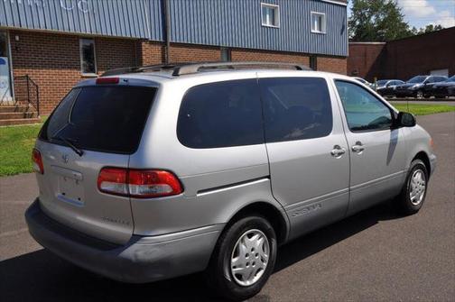 2002 Toyota Sienna LE