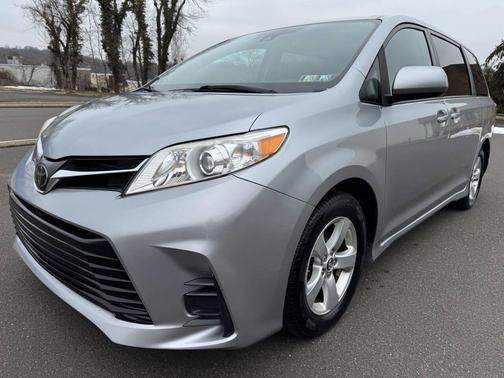 2018 Toyota Sienna LE