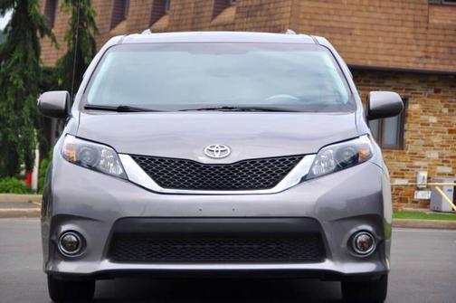 2018 Toyota Sienna LE
