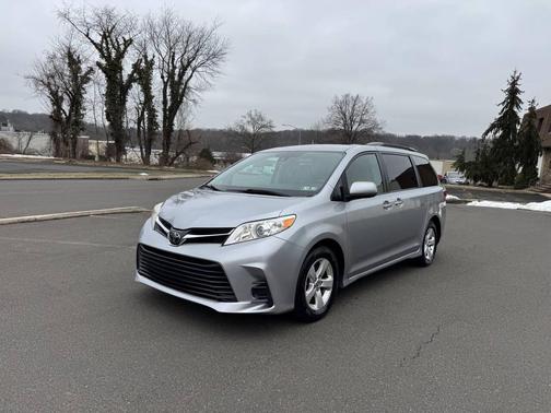 2018 Toyota Sienna LE