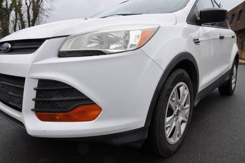 Oxford White 2016 Ford Escape S
