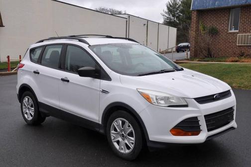 Oxford White 2016 Ford Escape S