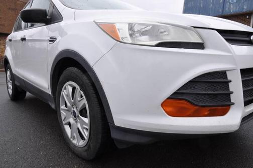 Oxford White 2016 Ford Escape S