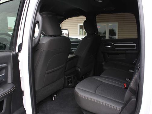 Bright White Clearcoat 2025 RAM 2500 Big Horn Crew Cab 4x4 6'4' Box