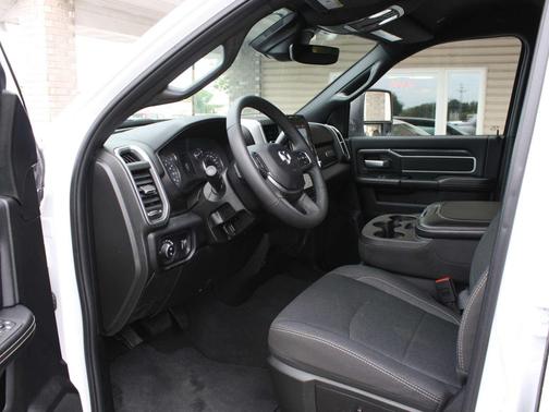 Bright White Clearcoat 2025 RAM 2500 Big Horn Crew Cab 4x4 6'4' Box
