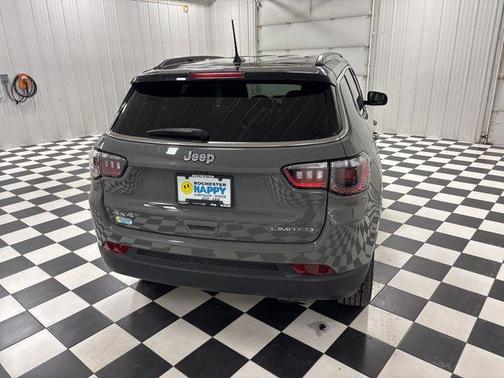 Sting Gray Clearcoat 2022 Jeep Compass Limited