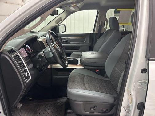 Bright White Clearcoat 2017 RAM 1500 Big Horn