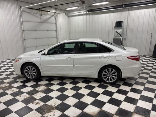 2016 Toyota Camry Hybrid XLE