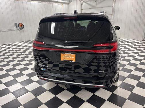 Diamond Black 2026 Chrysler Pacifica Pinnacle