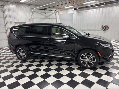 Diamond Black 2026 Chrysler Pacifica Pinnacle