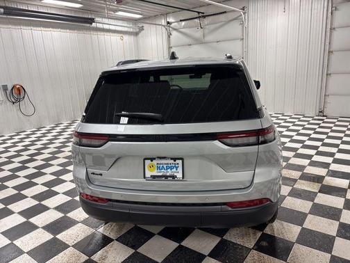 2026 Jeep Grand Cherokee Laredo