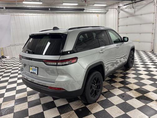 2026 Jeep Grand Cherokee Laredo