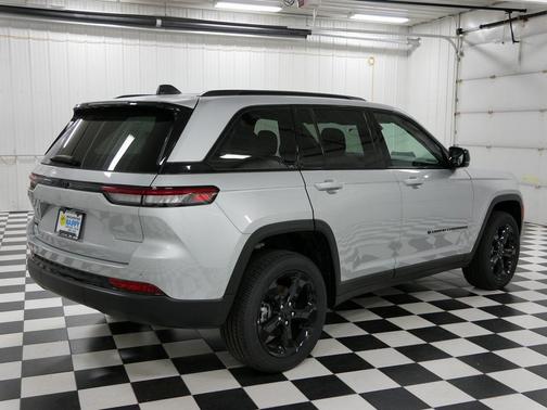 2025 Jeep Grand Cherokee Laredo