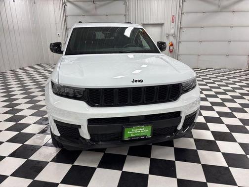 Bright White Clearcoat 2023 Jeep Grand Cherokee L Laredo