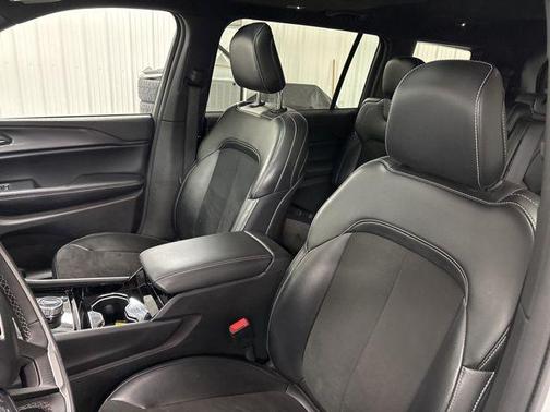 Bright White Clearcoat 2023 Jeep Grand Cherokee L Laredo