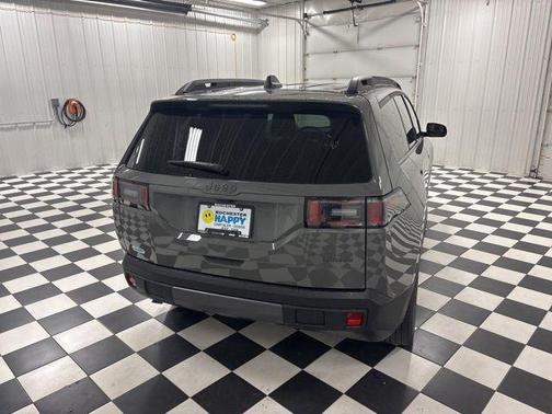 Sting Gray Clearcoat 2026 Jeep Cherokee LAREDO/LIMITED