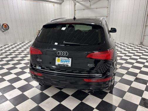 Mythos Black Metallic 2016 Audi Q5 2.0T Premium Plus
