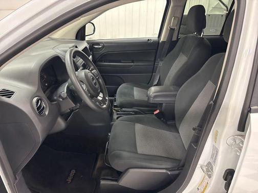 Bright White Clearcoat 2016 Jeep Compass Sport