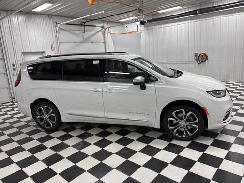 2026 Chrysler Pacifica Pinnacle