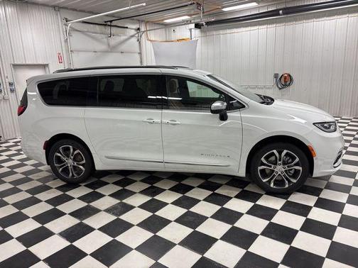 2026 Chrysler Pacifica Pinnacle